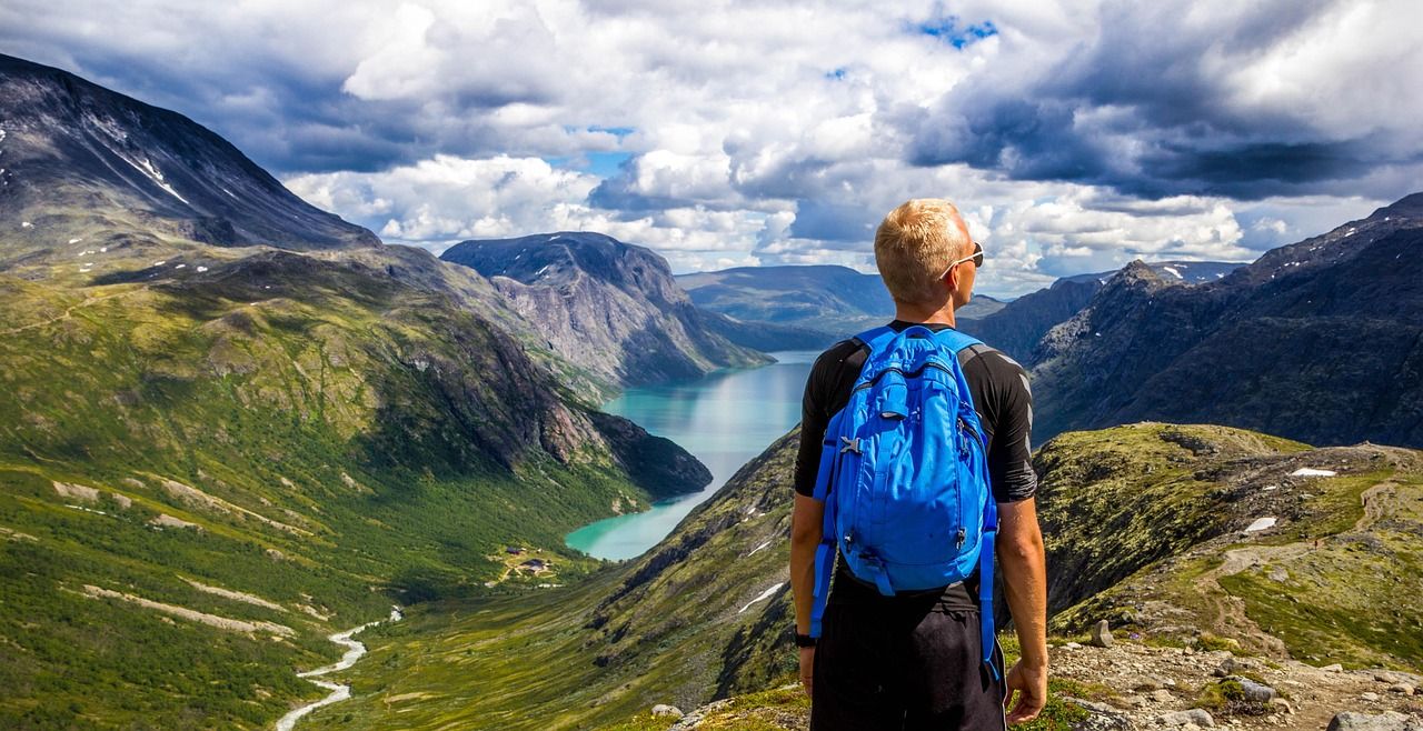 découvrez les conseils essentiels pour la randonnée en montagne débutant, apprenez à bien vous préparer et profitez pleinement de vos premières aventures en altitude.