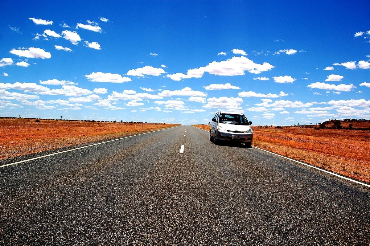Louer une voiture à l’étranger : tout ce qu’il faut savoir pour voyager tranquille en 2025