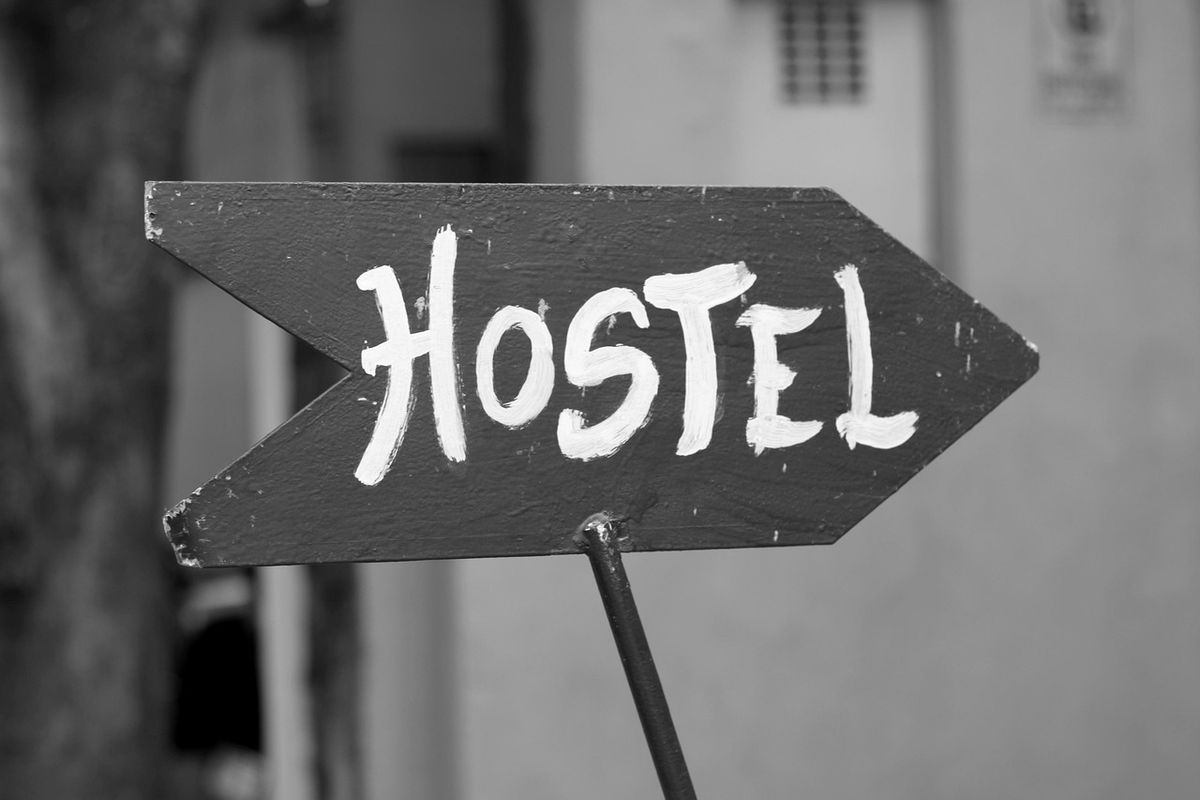 Pourquoi choisir une auberge de jeunesse en 2025 : les avantages à connaître